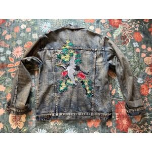 New Jeans Mens Acid Wash Denim Trucker Jacket Embroidered Crane Floral Blue L